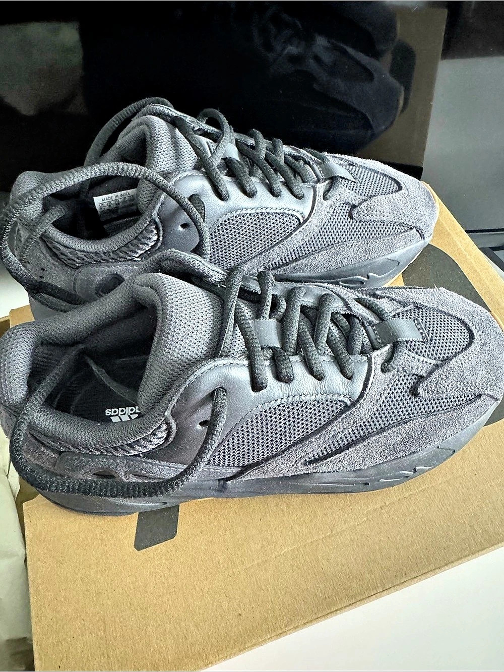 adidas Yeezy Boost 700 Sneakers utility black US 5.5 New